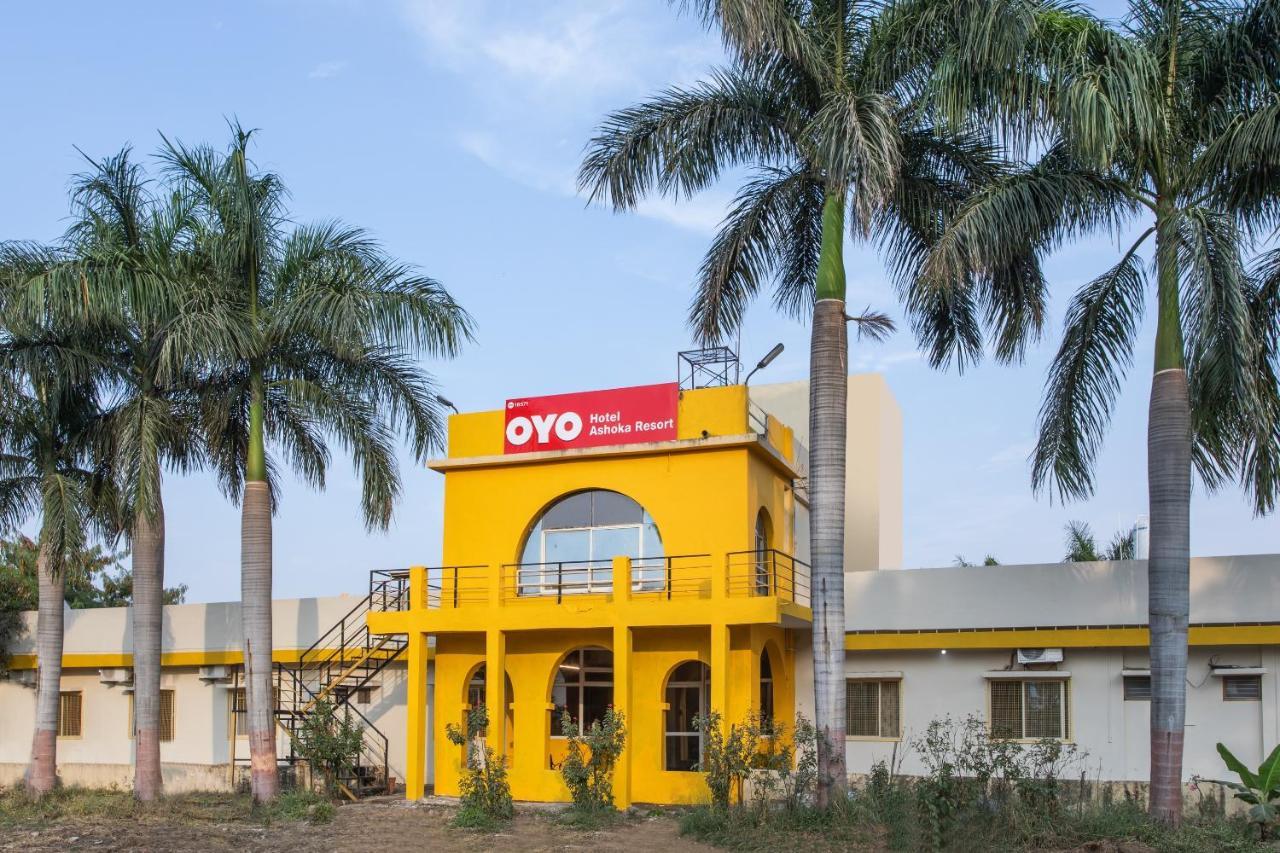 Oyo 18571 Ashoka Resort Indore Exteriör bild