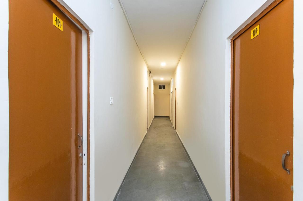 Oyo 18571 Ashoka Resort Indore Exteriör bild