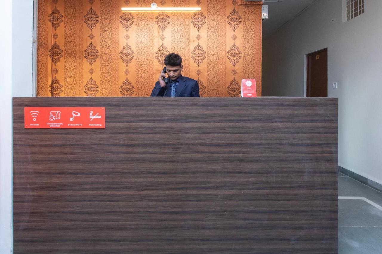 Oyo 18571 Ashoka Resort Indore Exteriör bild